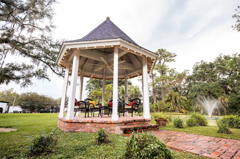 Luxurious 16 Overnight Guests and Micro-wedding Venue - Brooksville, Florida
