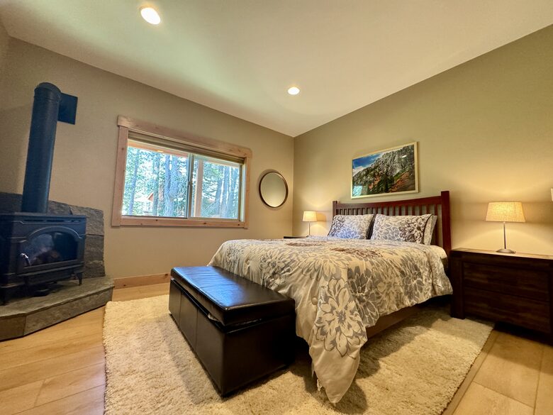 Third bedroom with queen bed