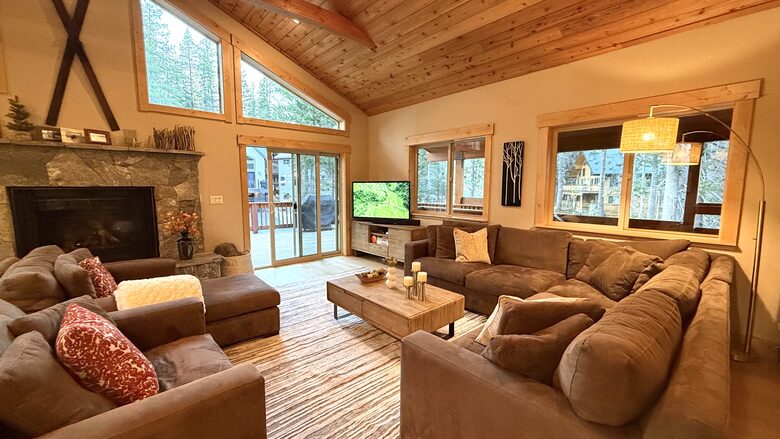 Serene Lakes Mountain Home - Soda Springs, California