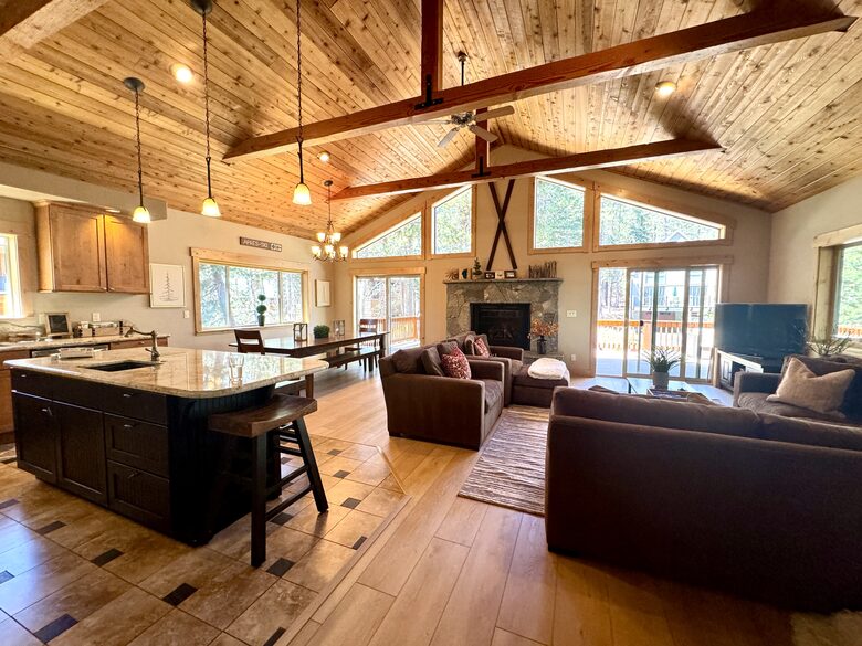 Serene Lakes Mountain Home - Soda Springs, California