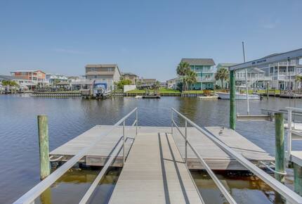 Island Joy: Spacious Waterfront Retreat at Holden Beach - Holden Beach, North Carolina
