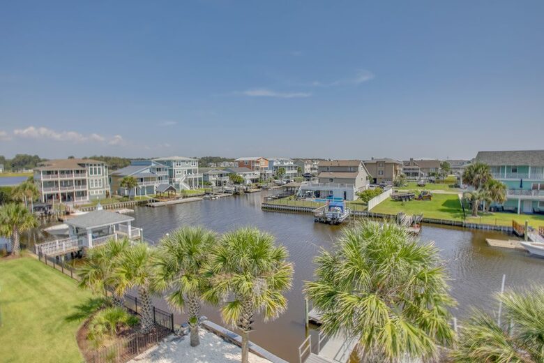 Island Joy: Spacious Waterfront Retreat at Holden Beach - Holden Beach, North Carolina