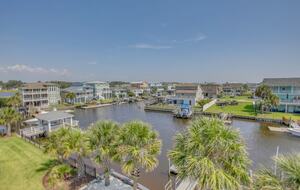 Island Joy: Spacious Waterfront Retreat at Holden Beach - Holden Beach, North Carolina