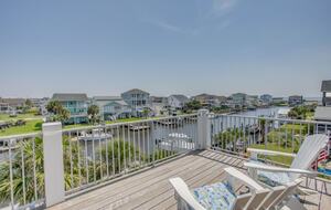 Island Joy: Spacious Waterfront Retreat at Holden Beach - Holden Beach, North Carolina