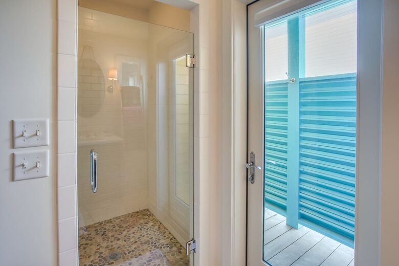 Island Joy: Spacious Waterfront Retreat at Holden Beach - Holden Beach, North Carolina