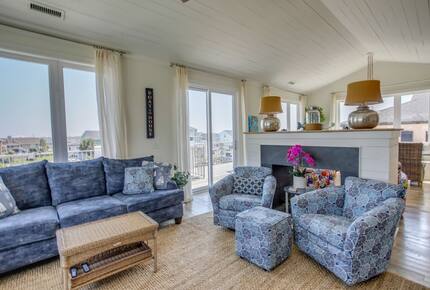 Island Joy: Spacious Waterfront Retreat at Holden Beach - Holden Beach, North Carolina