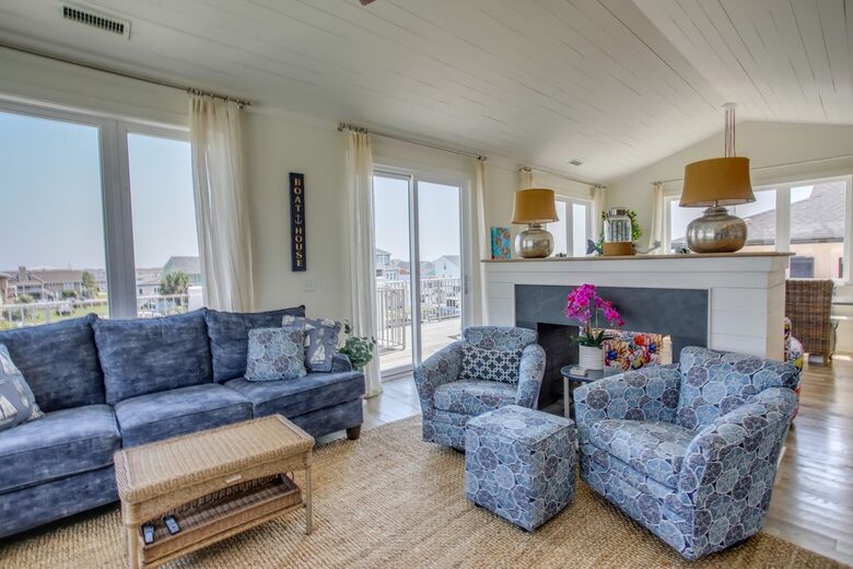 Island Joy: Spacious Waterfront Retreat at Holden Beach - Holden Beach, North Carolina