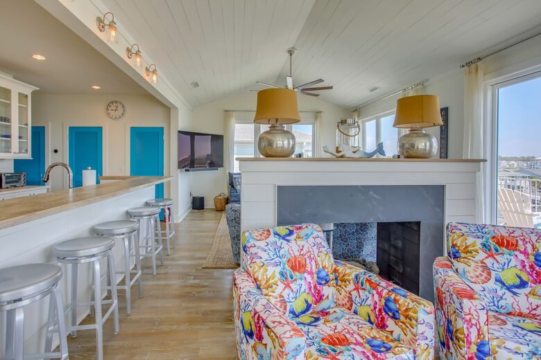 Island Joy: Spacious Waterfront Retreat at Holden Beach - Holden Beach, North Carolina