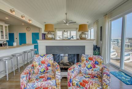 Island Joy: Spacious Waterfront Retreat at Holden Beach - Holden Beach, North Carolina