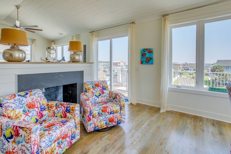 Island Joy: Spacious Waterfront Retreat at Holden Beach - Holden Beach, North Carolina