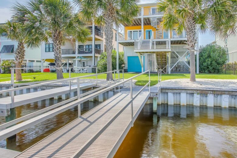 Island Joy: Spacious Waterfront Retreat at Holden Beach - Holden Beach, North Carolina