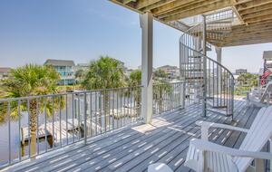 Island Joy: Spacious Waterfront Retreat at Holden Beach - Holden Beach, North Carolina