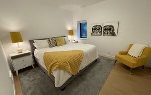 Guest room with king bed