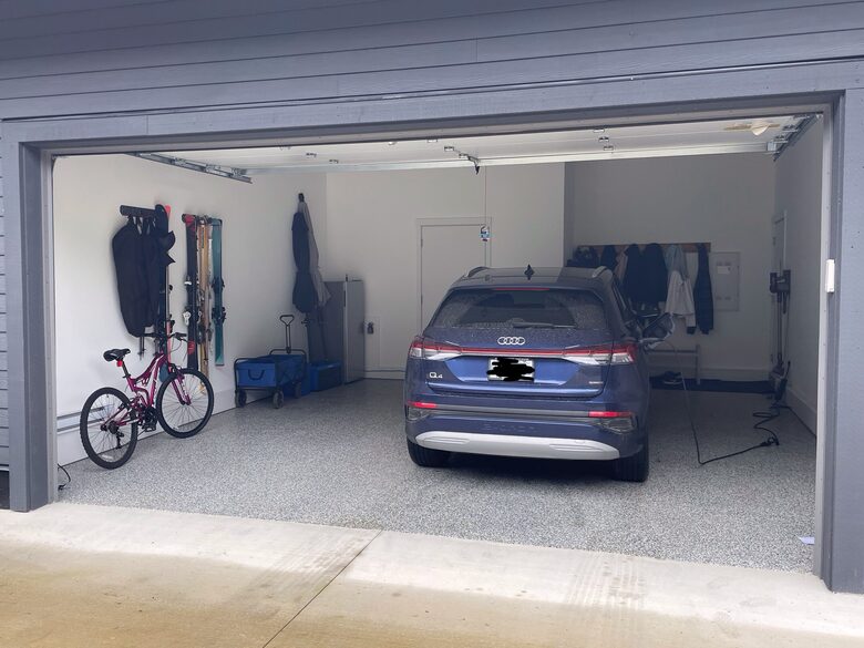 Double garage, freezer, 3 bikes and sporting equipment