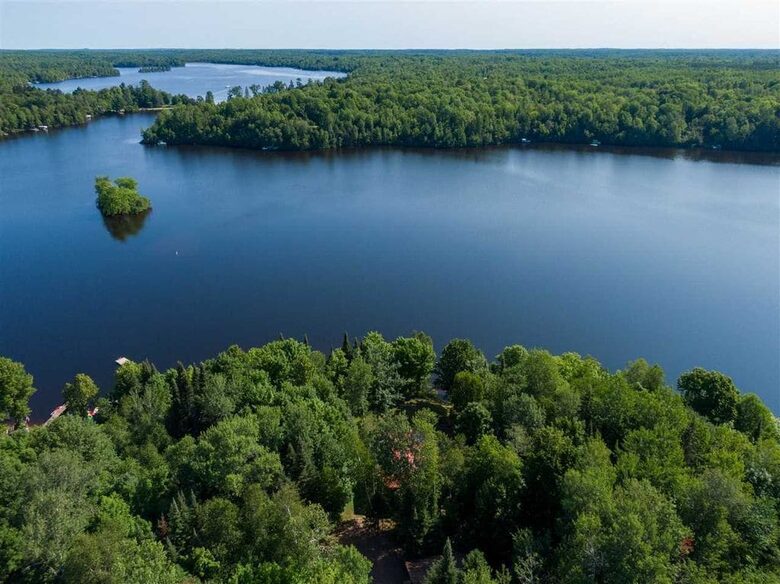 The mini peninsula provides you water views on three sides!