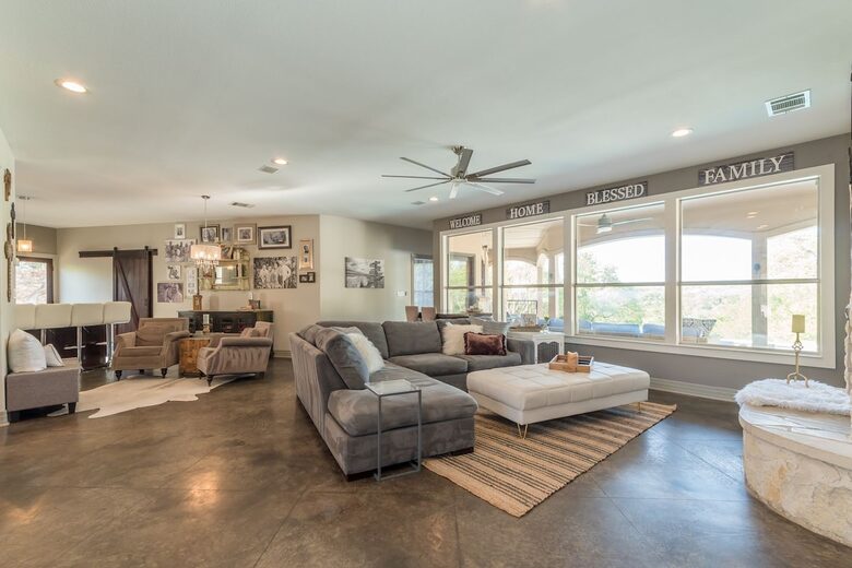 Luxury Lake Travis Waterfront - Spicewood, Texas
