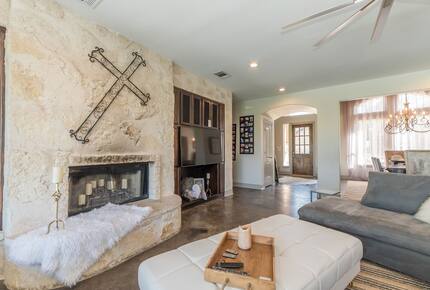 Luxury Lake Travis Waterfront - Spicewood, Texas