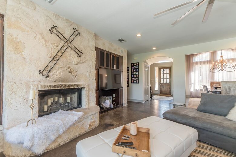 Luxury Lake Travis Waterfront - Spicewood, Texas