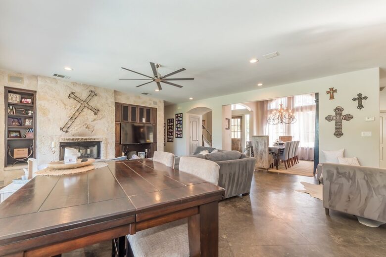 Luxury Lake Travis Waterfront - Spicewood, Texas