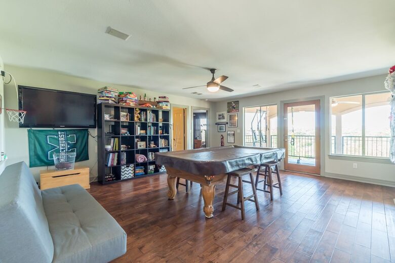 Luxury Lake Travis Waterfront - Spicewood, Texas