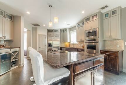 Luxury Lake Travis Waterfront - Spicewood, Texas
