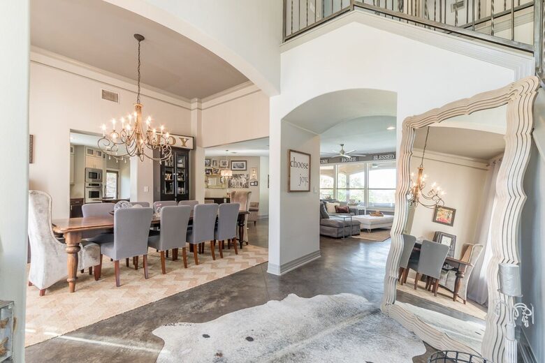 Luxury Lake Travis Waterfront - Spicewood, Texas