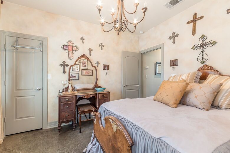 Luxury Lake Travis Waterfront - Spicewood, Texas