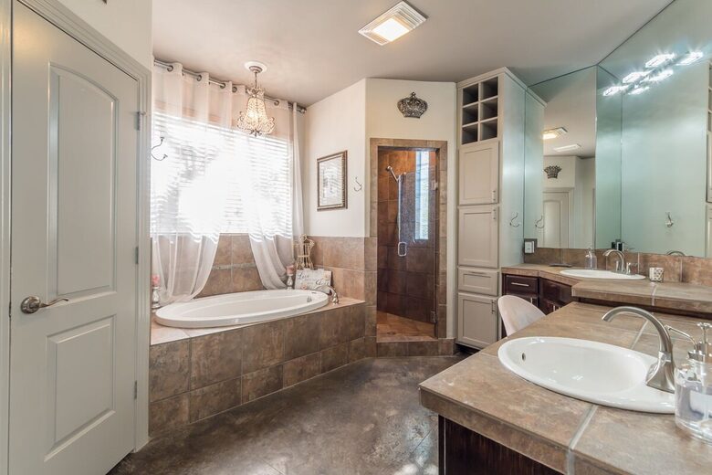 Luxury Lake Travis Waterfront - Spicewood, Texas