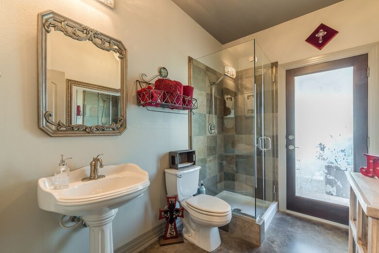 Luxury Lake Travis Waterfront - Spicewood, Texas