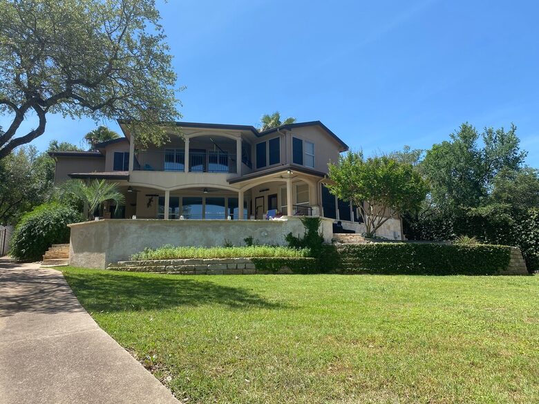 Luxury Lake Travis Waterfront - Spicewood, Texas