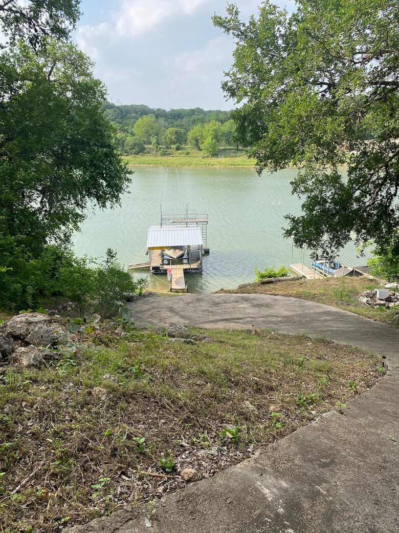 Luxury Lake Travis Waterfront - Spicewood, Texas