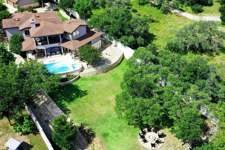 Luxury Lake Travis Waterfront - Spicewood, Texas