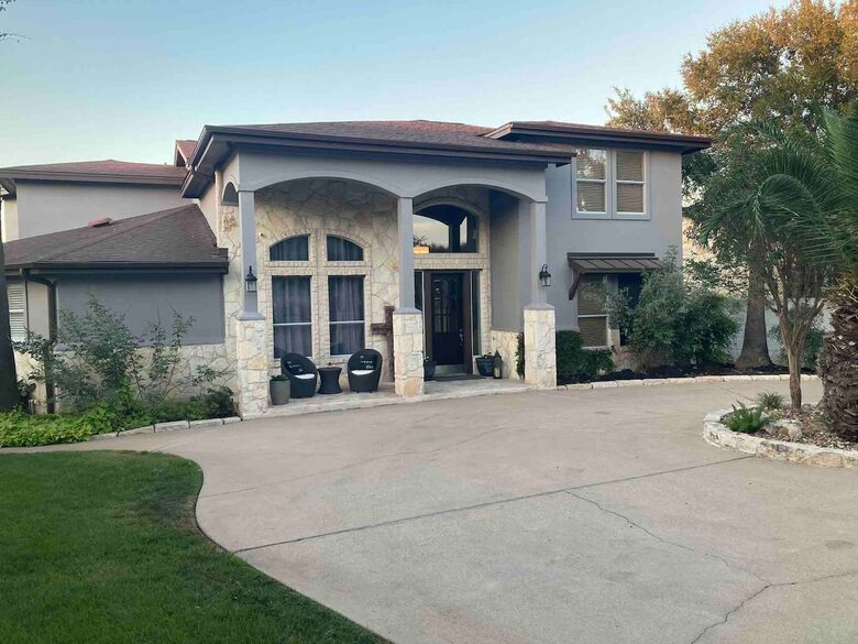 Luxury Lake Travis Waterfront - Spicewood, Texas