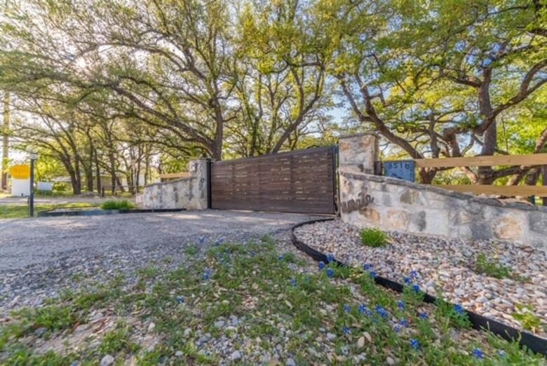 Luxury Lake Travis Waterfront - Spicewood, Texas