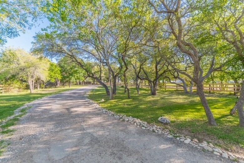 Luxury Lake Travis Waterfront - Spicewood, Texas