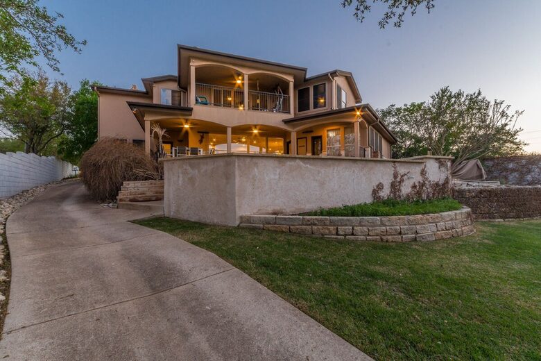 Luxury Lake Travis Waterfront - Spicewood, Texas