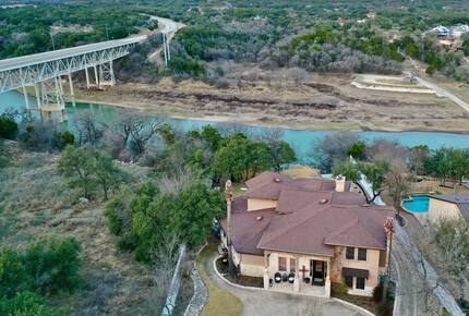 Luxury Lake Travis Waterfront - Spicewood, Texas