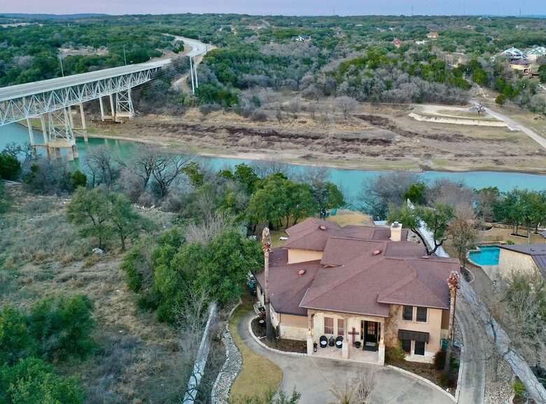 Luxury Lake Travis Waterfront - Spicewood, Texas