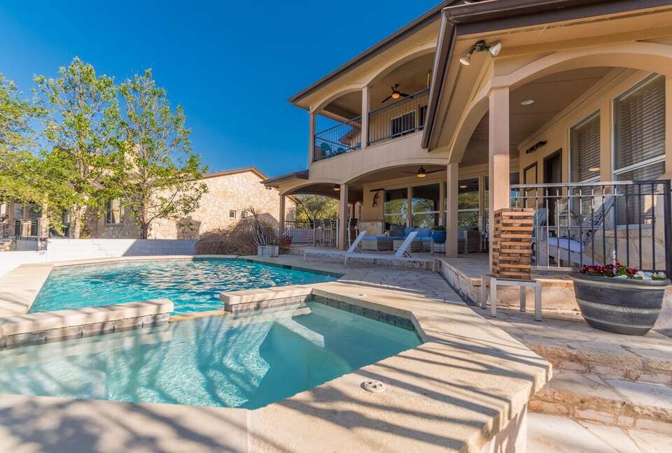 Luxury Lake Travis Waterfront - Spicewood, Texas
