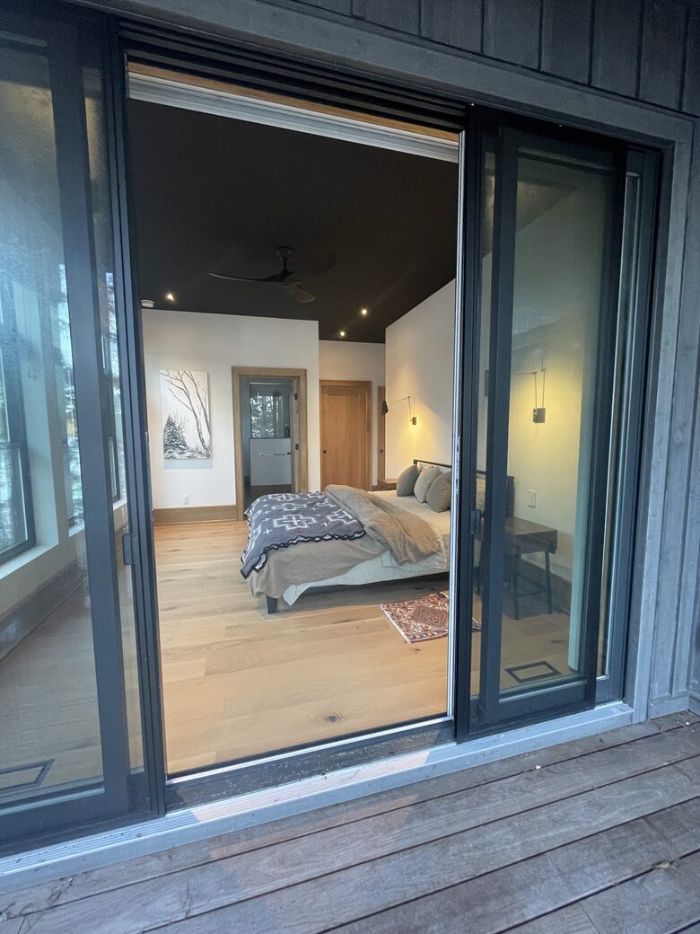 SamRidge | A Lakefront Retreat - Algonquin Highlands, Canada