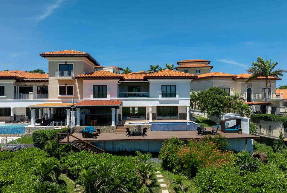 Ocean View Elegance on the Fairway - Roatan, Honduras