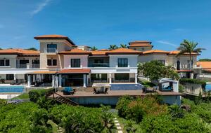 Ocean View Elegance on the Fairway - Roatan, Honduras