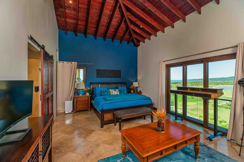 Ocean View Elegance on the Fairway - Roatan, Honduras