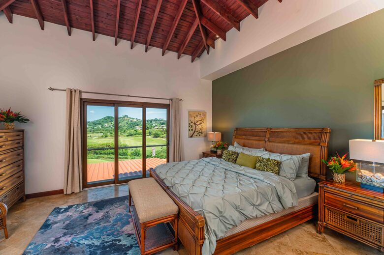 Ocean View Elegance on the Fairway - Roatan, Honduras