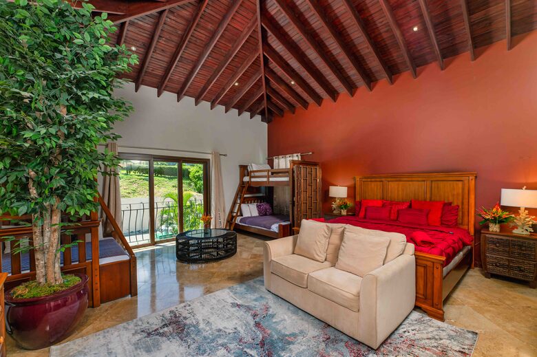 Ocean View Elegance on the Fairway - Roatan, Honduras