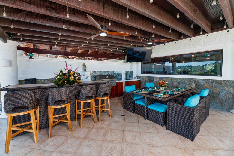 Ocean View Elegance on the Fairway - Roatan, Honduras