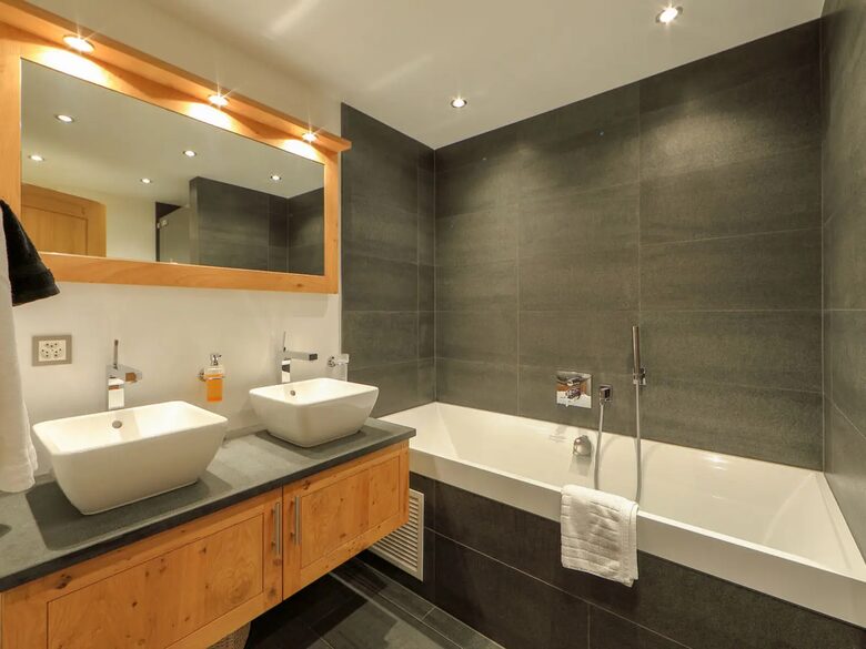 Haus Whymper 3BD Apartment - Zermatt, Switzerland