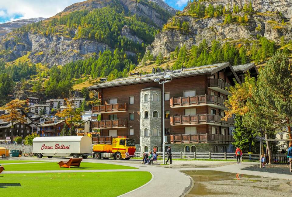 Haus Whymper 3BD Apartment - Zermatt, Switzerland