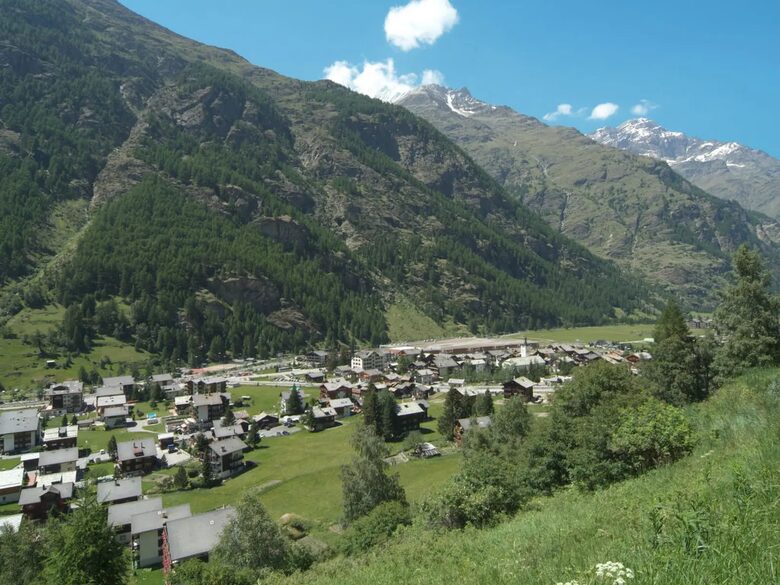Haus Whymper 3BD Apartment - Zermatt, Switzerland