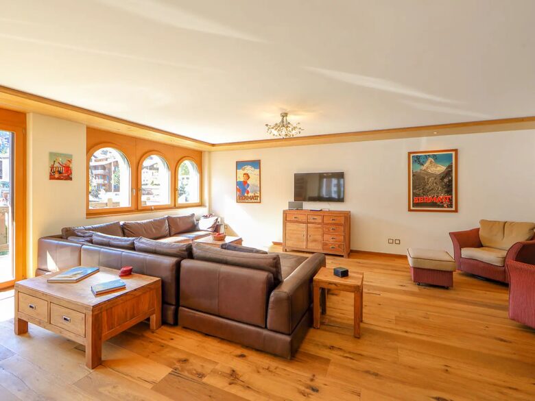 Haus Whymper 3BD Apartment - Zermatt, Switzerland